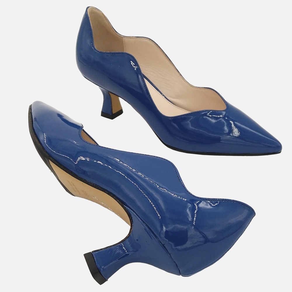 navy designer pumps